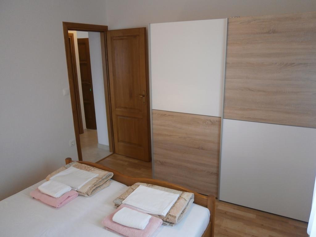 Apartments Crncic Šilo Pokój zdjęcie