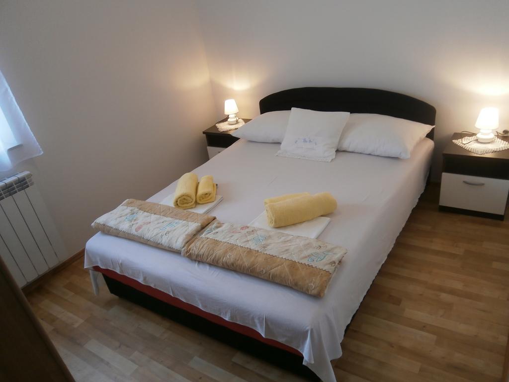 Apartments Crncic Šilo Pokój zdjęcie
