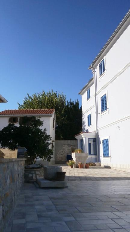 Apartments Crncic Šilo Zewnętrze zdjęcie