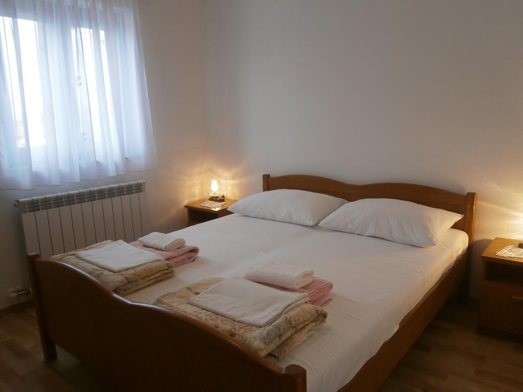 Apartments Crncic Šilo Pokój zdjęcie