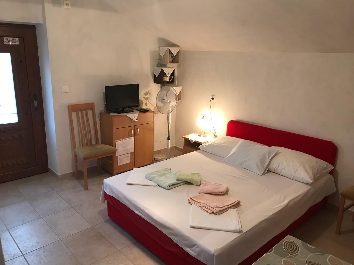 Apartments Crncic Šilo Zewnętrze zdjęcie