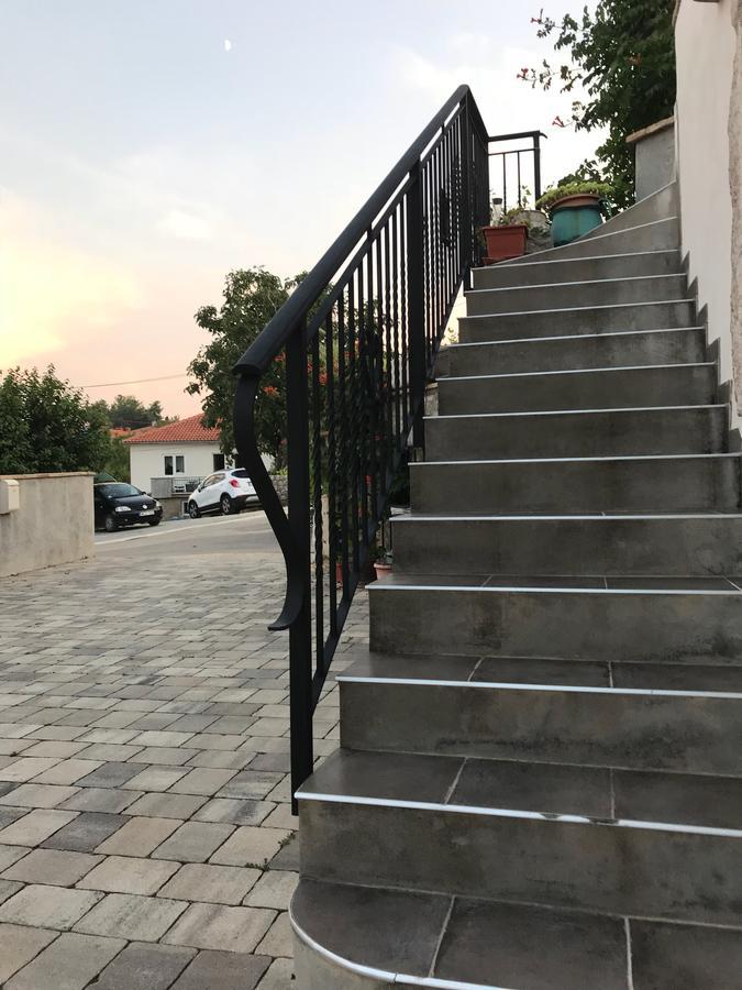 Apartments Crncic Šilo Zewnętrze zdjęcie